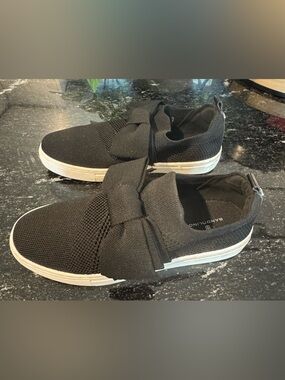 Bandolino Black Knit Slip-On Sneakers with Bow Detail